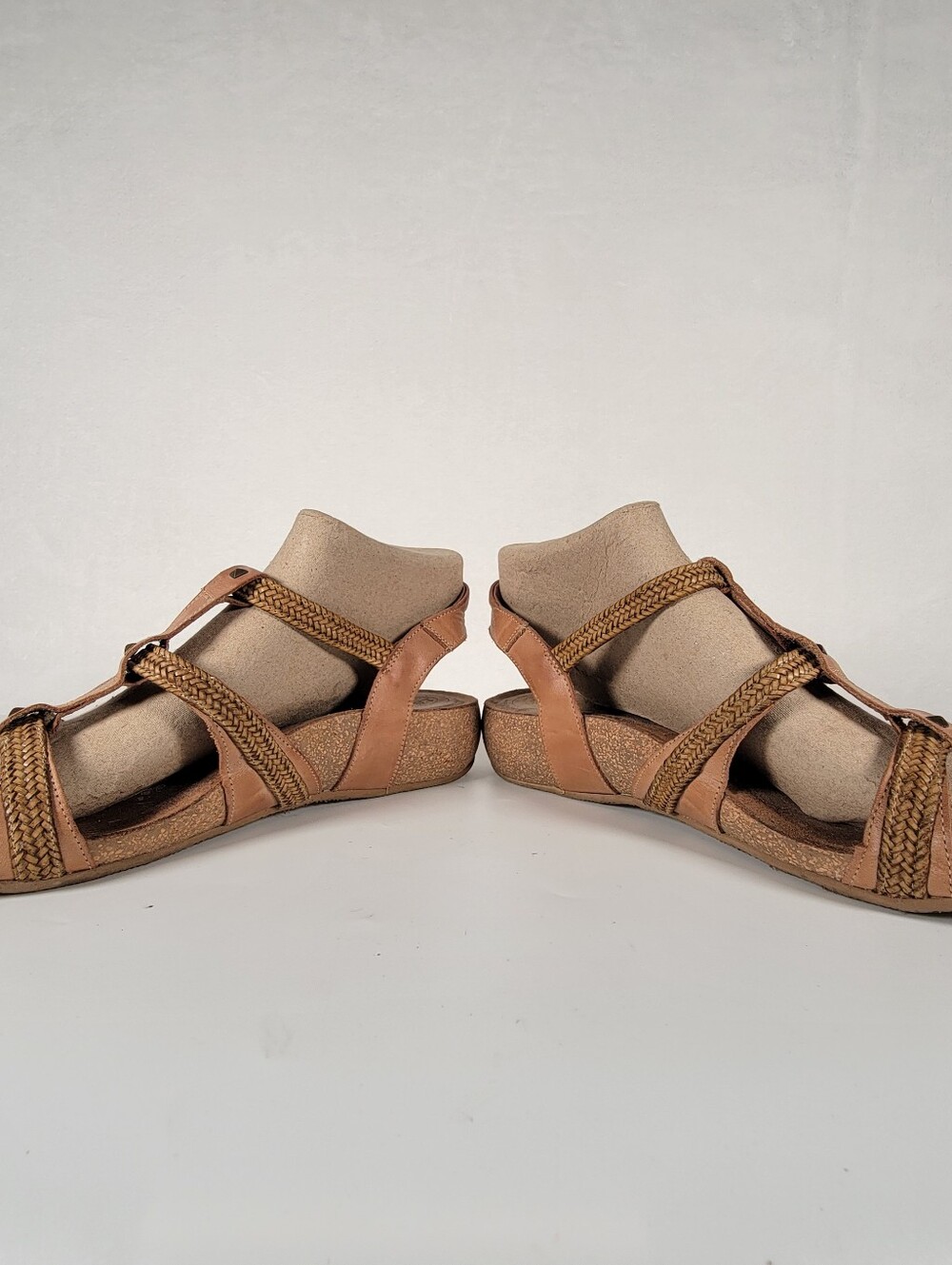 Taos Eleanor Sandal In Camel, Size 10-10.5 - Picture 5 of 14